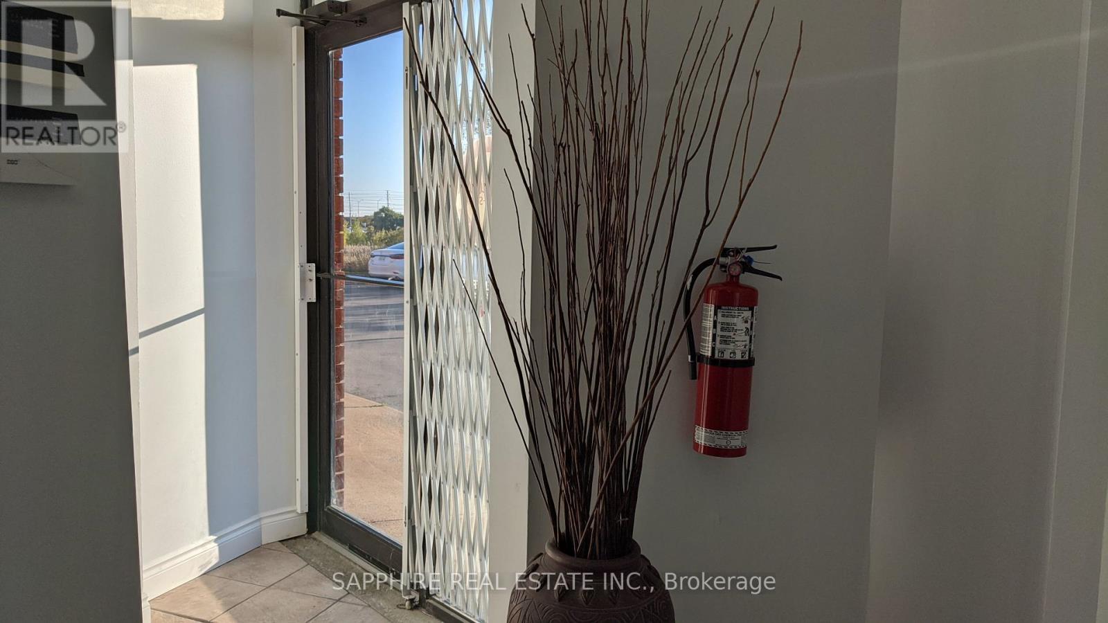 1-102 - 7885 Tranmere Drive, Mississauga, Ontario  L5S 1V8 - Photo 2 - W12563166