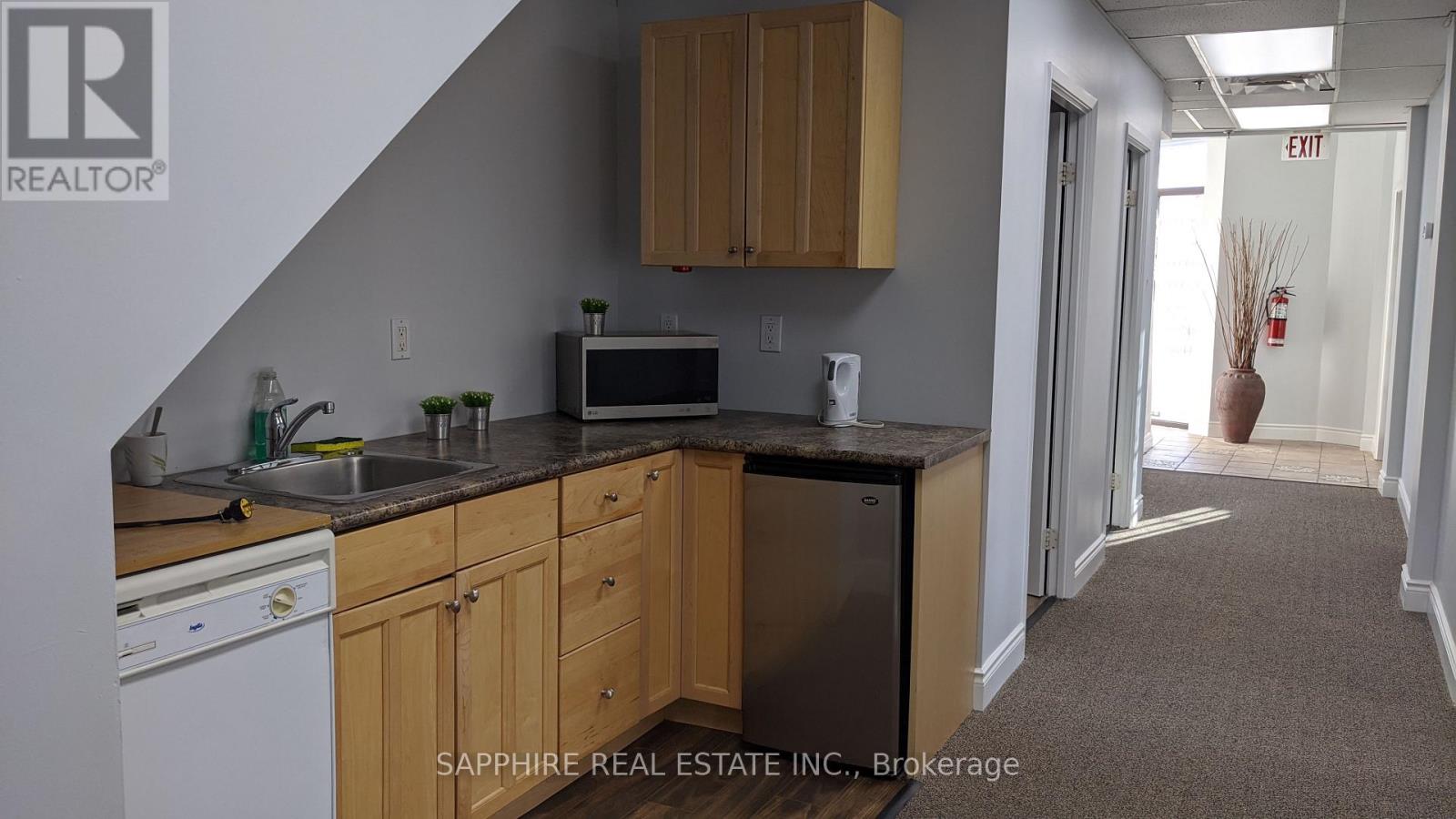 1-102 - 7885 Tranmere Drive, Mississauga, Ontario  L5S 1V8 - Photo 4 - W12563166