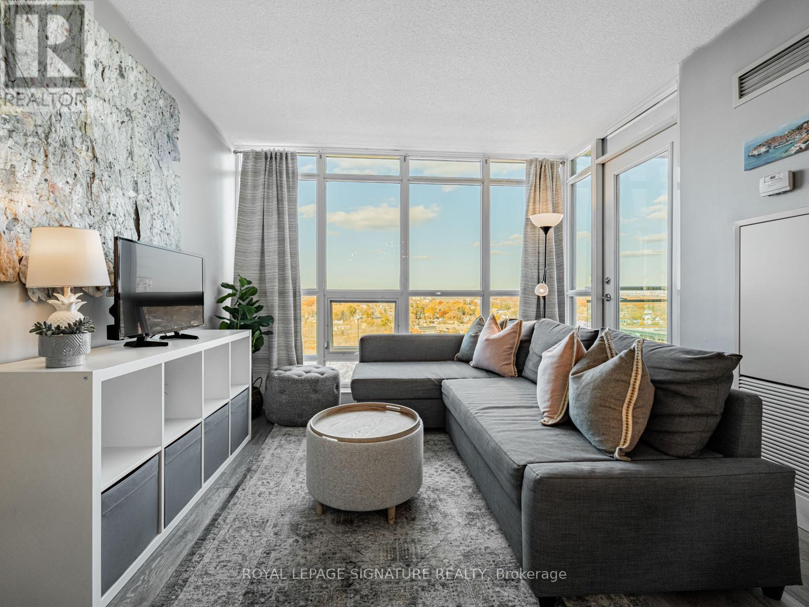 1817 - 185 Legion Road N, Toronto, Ontario  M8Y 0A1 - Photo 10 - W12563178