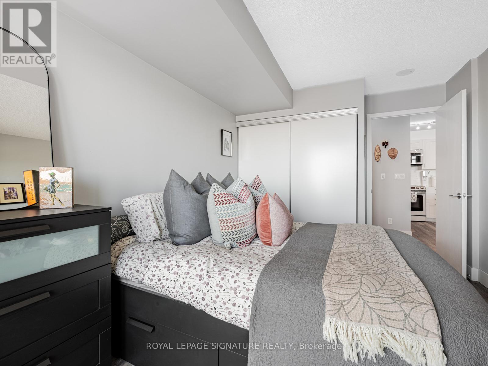 1817 - 185 Legion Road N, Toronto, Ontario  M8Y 0A1 - Photo 16 - W12563178