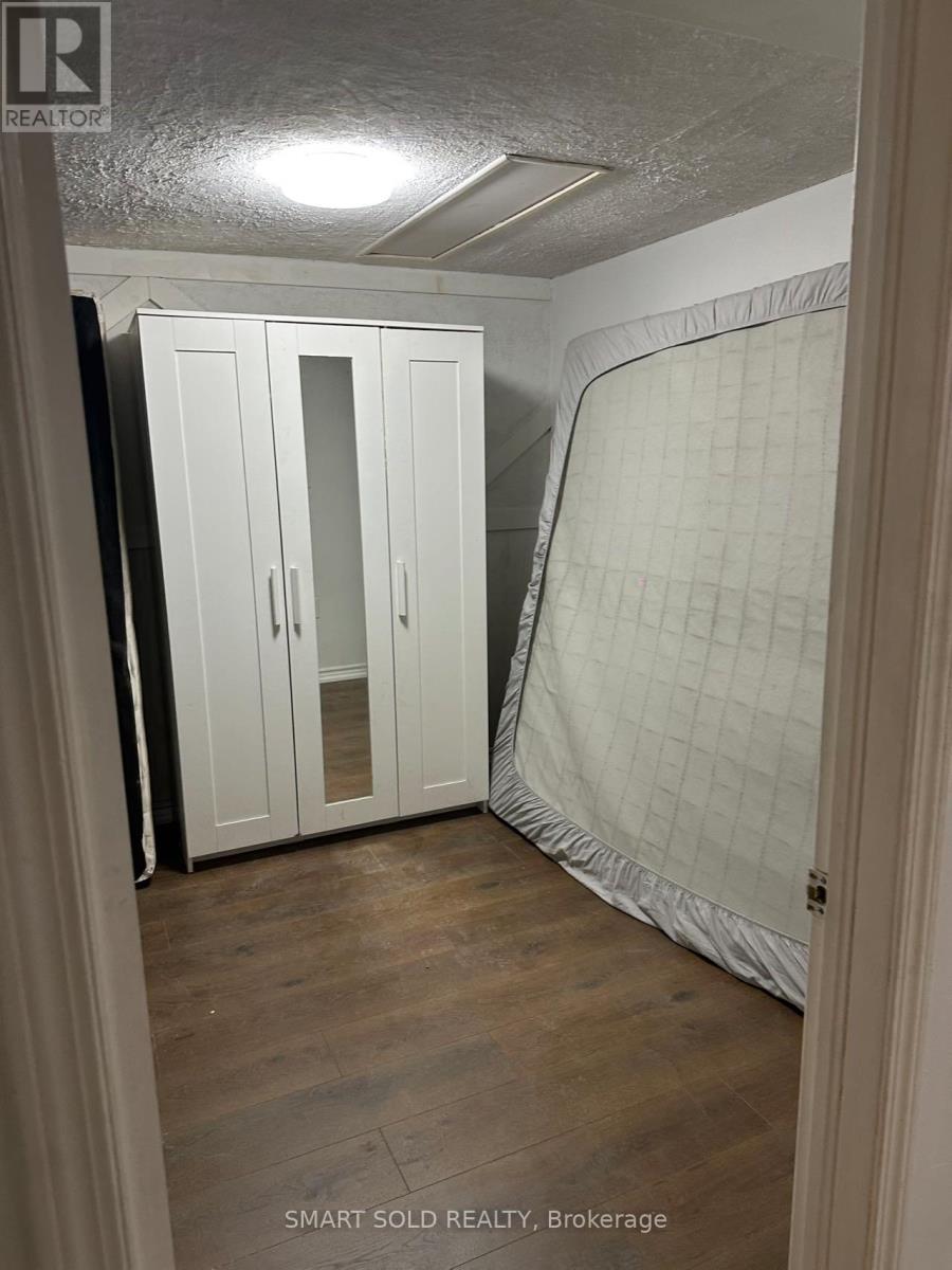 22 Hazelglen Court, Brampton, Ontario  L6S 1N7 - Photo 11 - W12563182