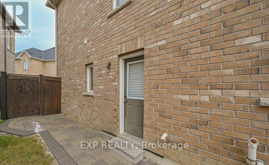Lower - 20 Wynview Street, Brampton, Ontario  L6P 3N3 - Photo 3 - W12563184