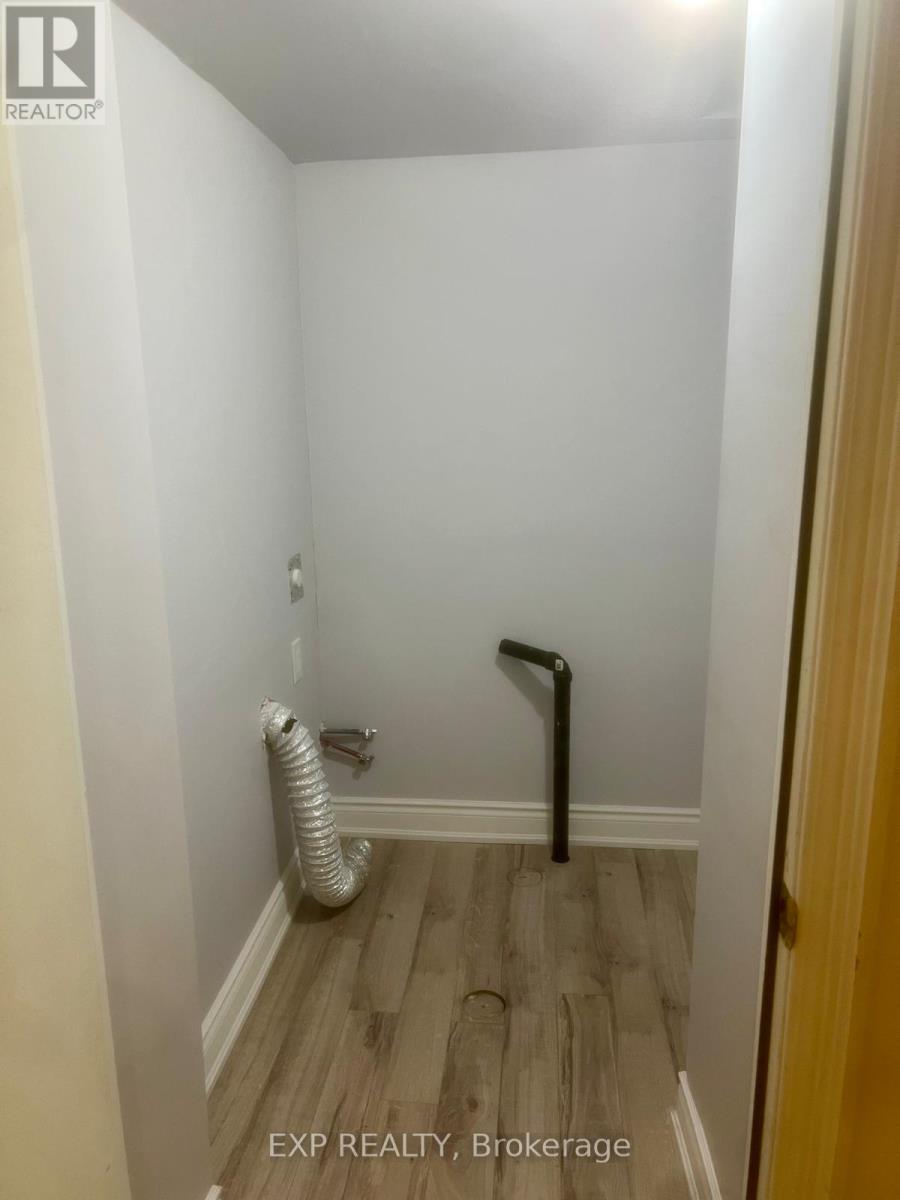 Lower - 20 Wynview Street, Brampton, Ontario  L6P 3N3 - Photo 4 - W12563184