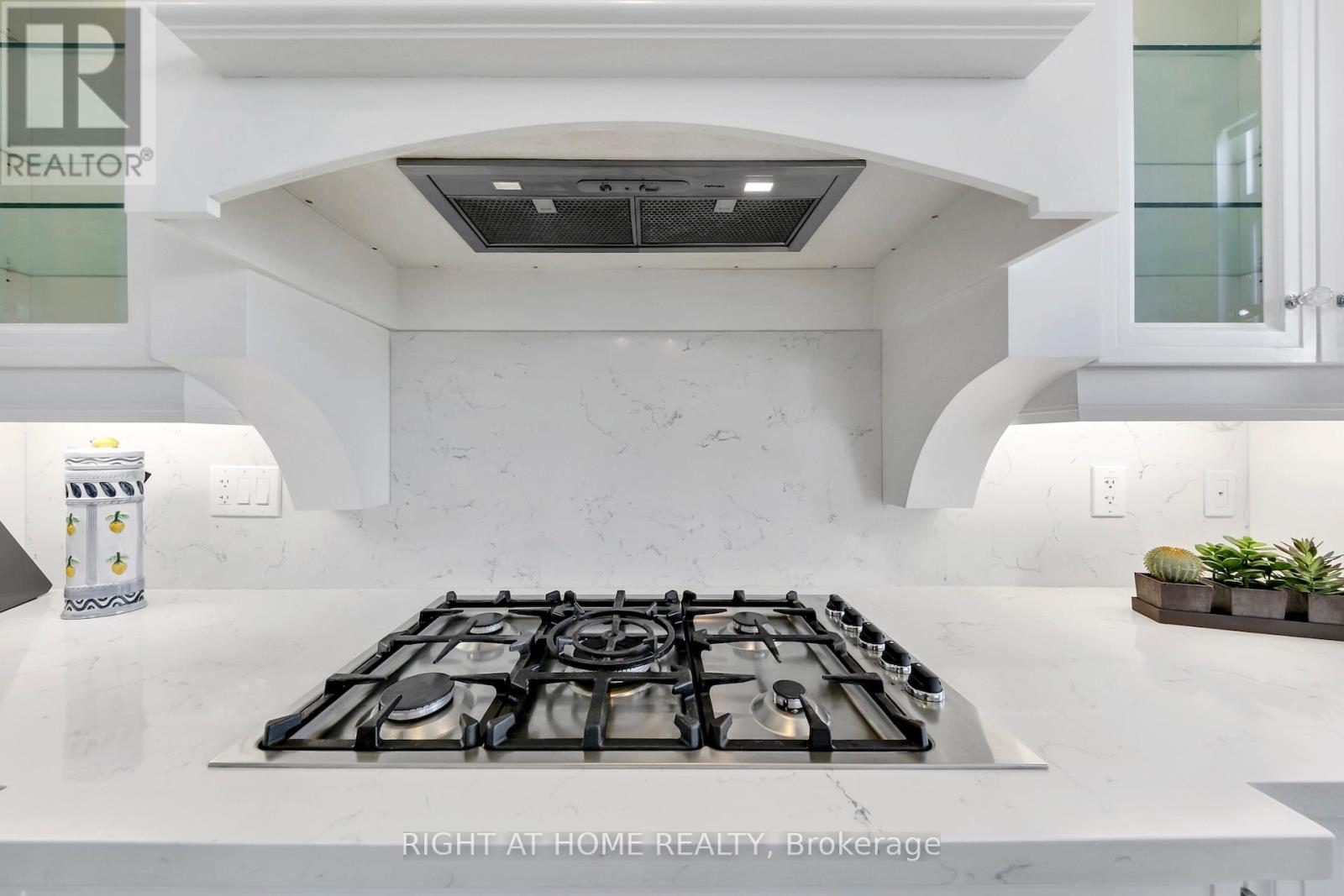 55a Jay Street, Toronto, Ontario  M6L 2L9 - Photo 14 - W12563188