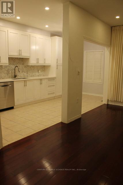 51 Portrush Trail, Brampton, Ontario  L6X 0R2 - Photo 3 - W12563190