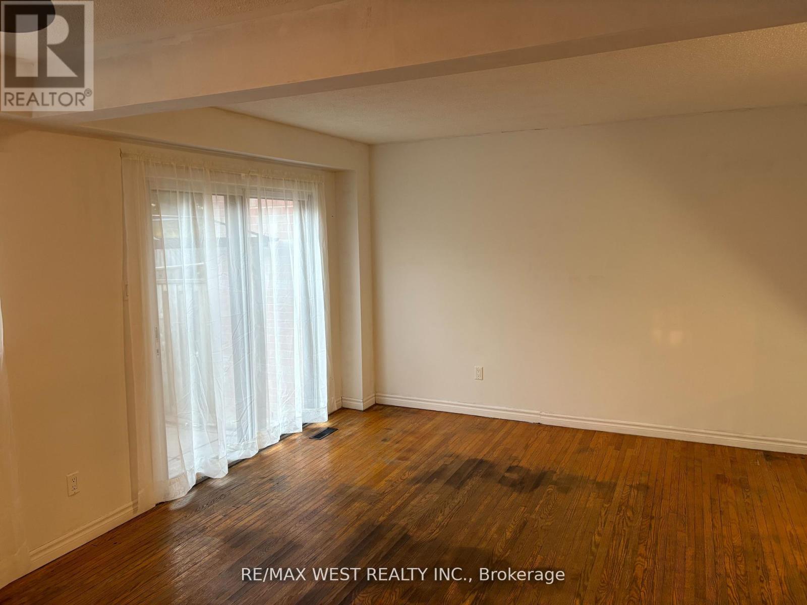 37 - 346 Fleetwood Crescent S, Brampton, Ontario  L6T 2E7 - Photo 6 - W12563196