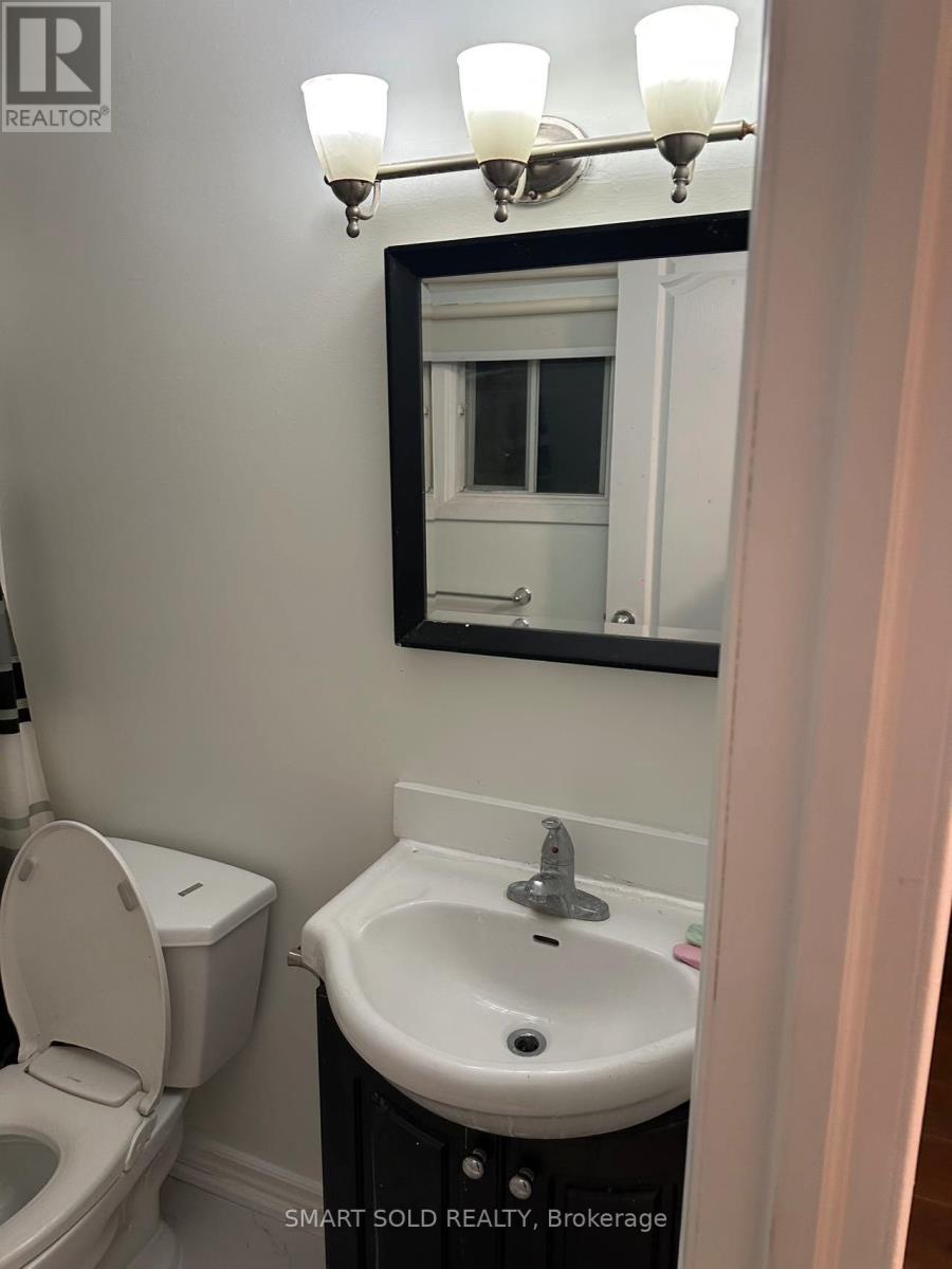 22 Hazelglen Court, Brampton, Ontario  L6S 1N7 - Photo 10 - W12563198