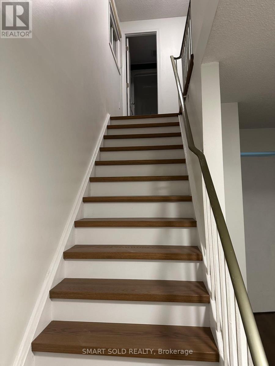 22 Hazelglen Court, Brampton, Ontario  L6S 1N7 - Photo 12 - W12563198