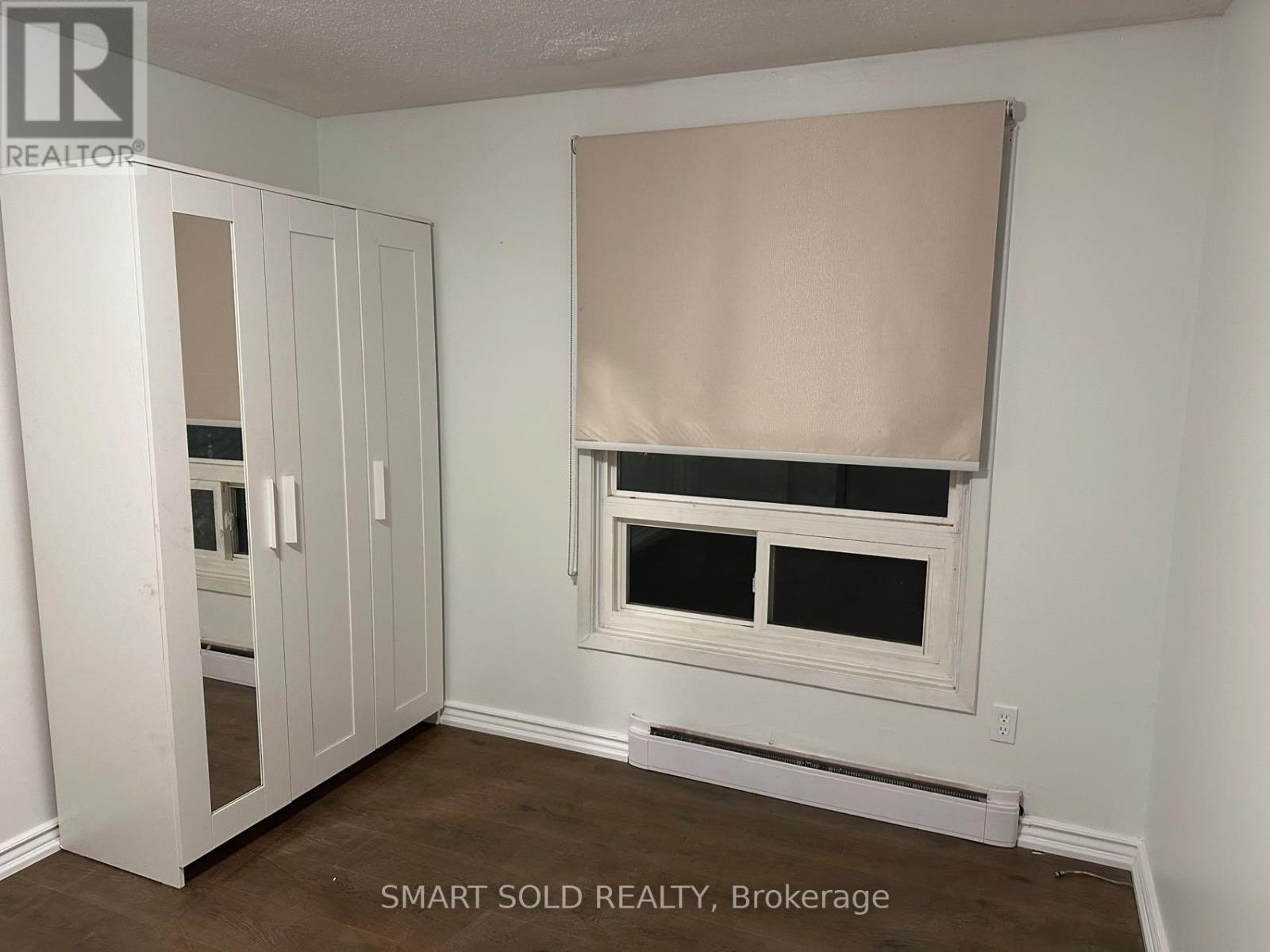 22 Hazelglen Court, Brampton, Ontario  L6S 1N7 - Photo 3 - W12563198