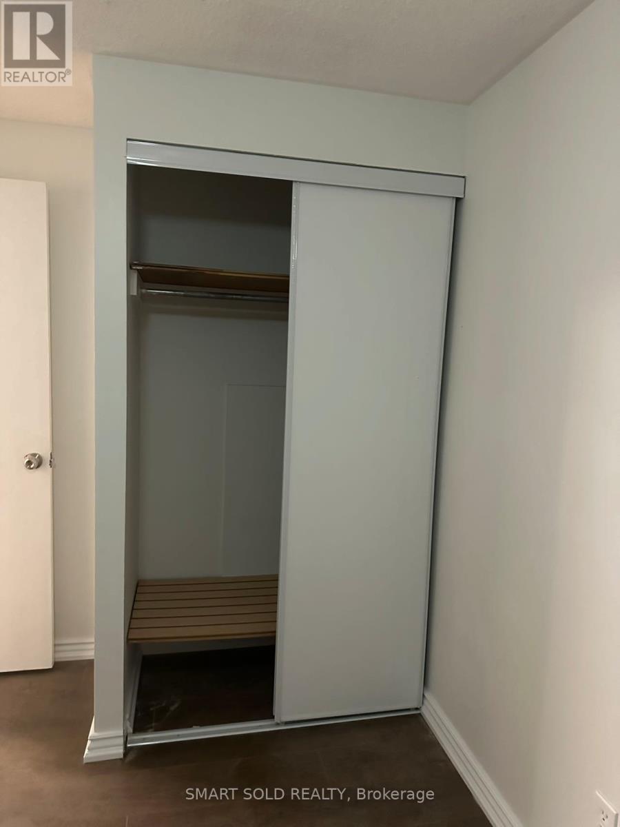 22 Hazelglen Court, Brampton, Ontario  L6S 1N7 - Photo 6 - W12563198