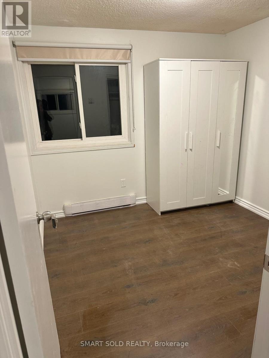 22 Hazelglen Court, Brampton, Ontario  L6S 1N7 - Photo 7 - W12563198