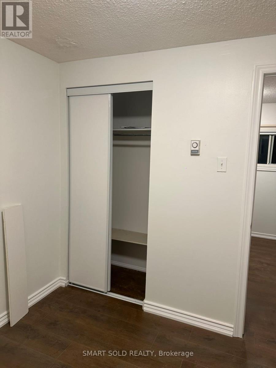 22 Hazelglen Court, Brampton, Ontario  L6S 1N7 - Photo 8 - W12563198