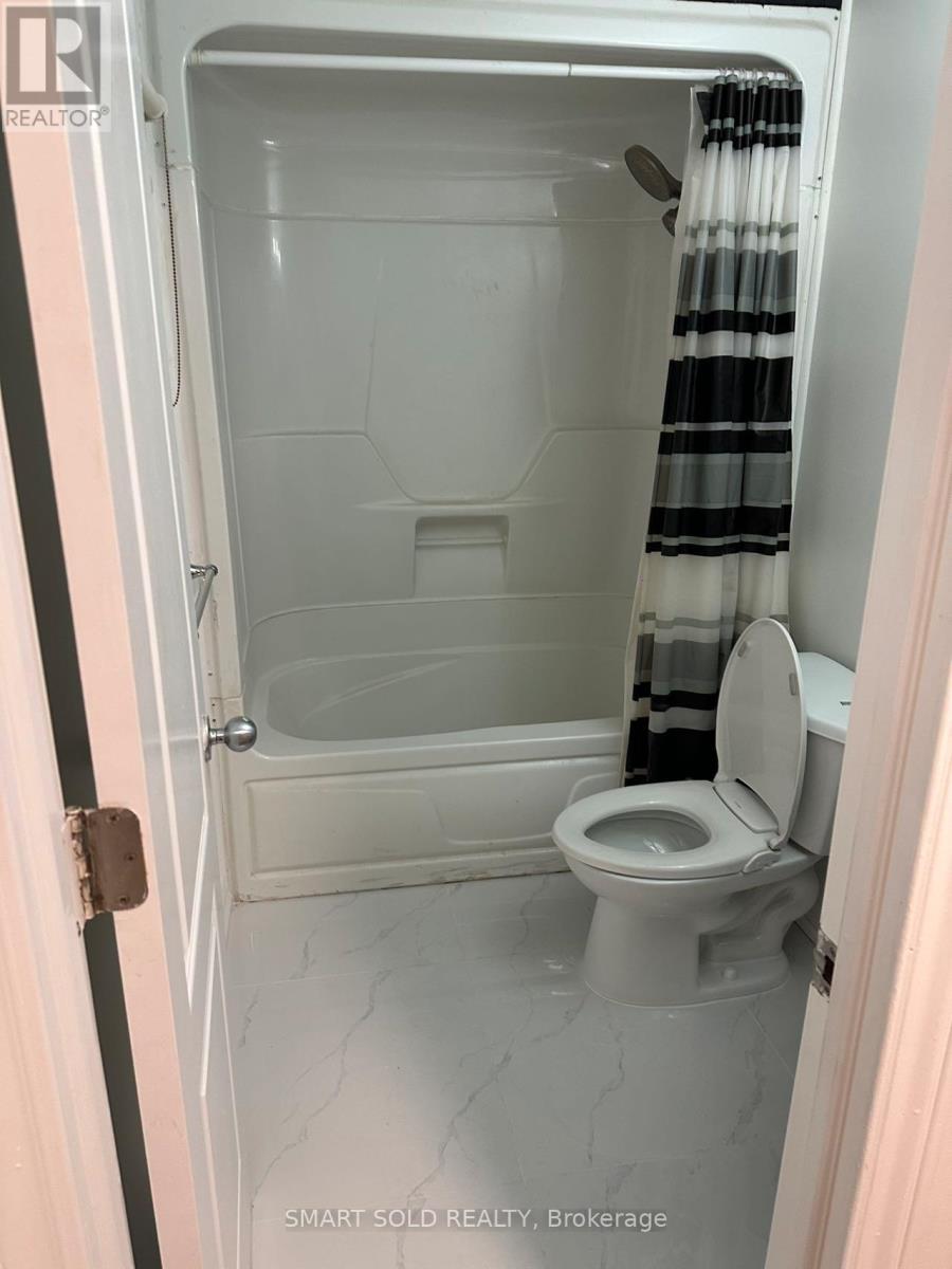 22 Hazelglen Court, Brampton, Ontario  L6S 1N7 - Photo 9 - W12563198