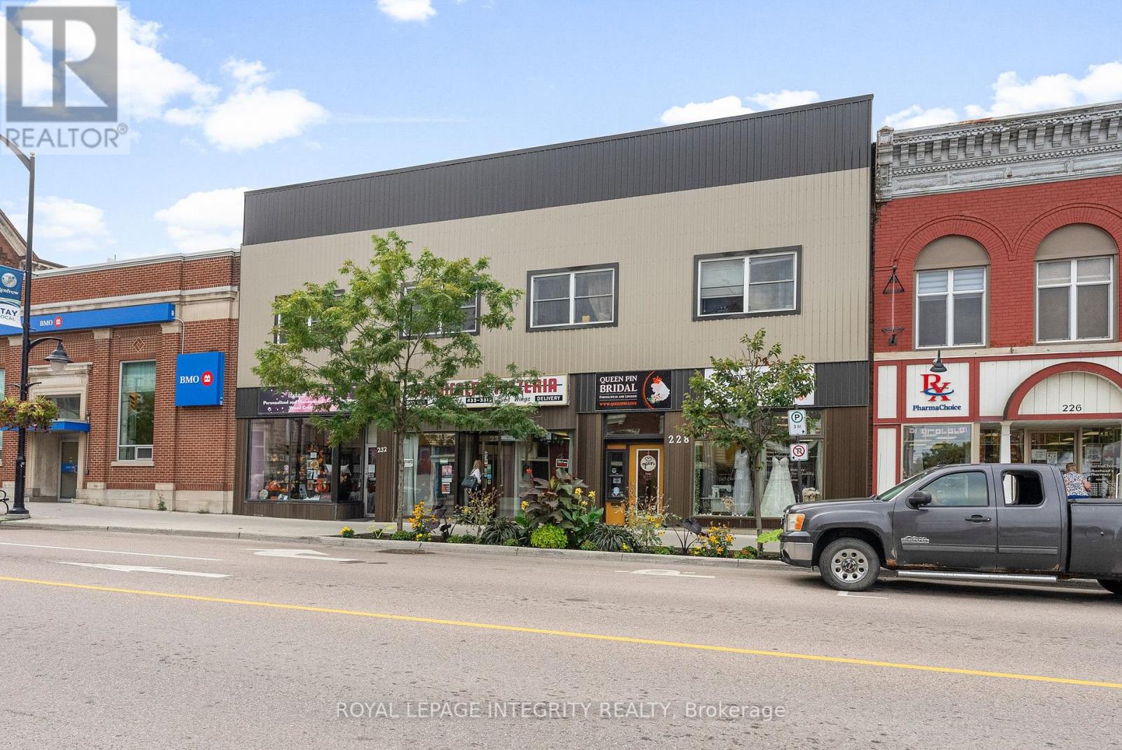 228-232 Raglan Street S, Renfrew, Ontario  K7V 1Z6 - Photo 2 - X12422205