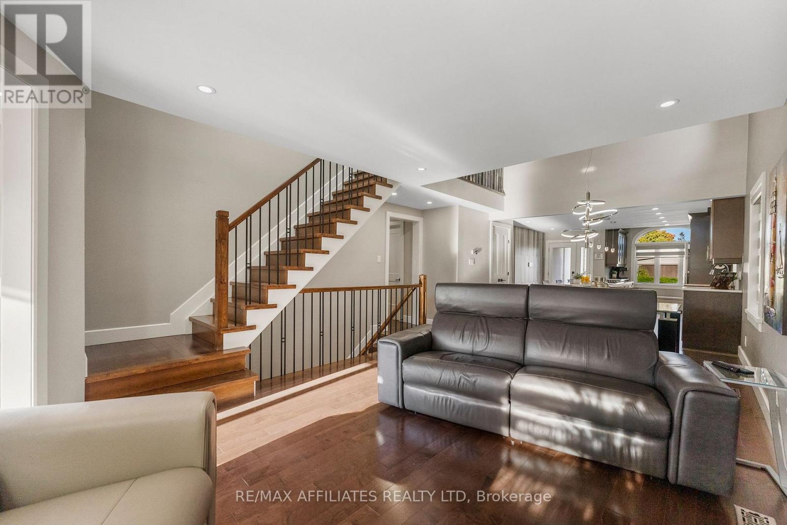 1813 Elmridge Drive, Ottawa, Ontario  K1J 6S3 - Photo 12 - X12451742