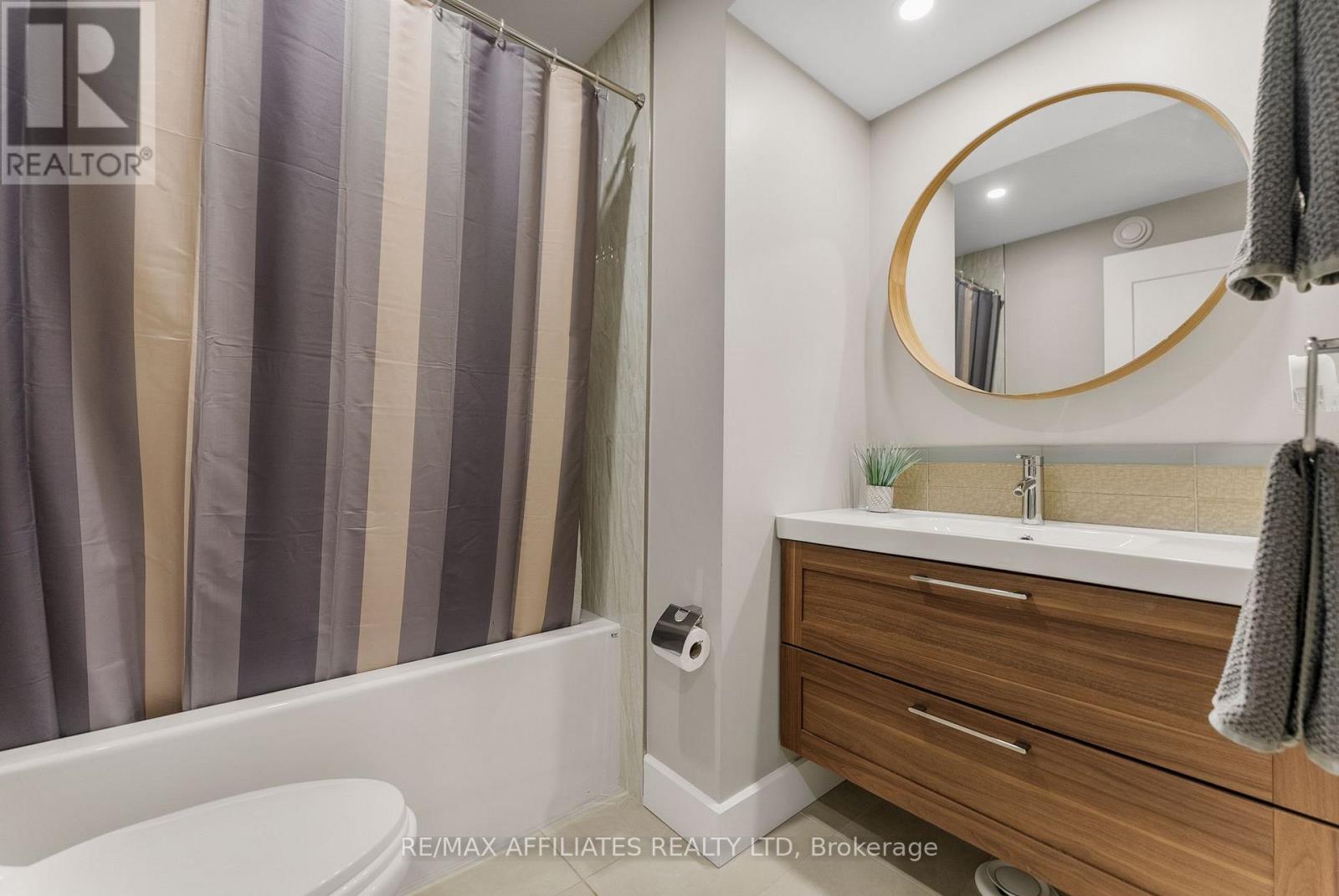 1813 Elmridge Drive, Ottawa, Ontario  K1J 6S3 - Photo 18 - X12451742