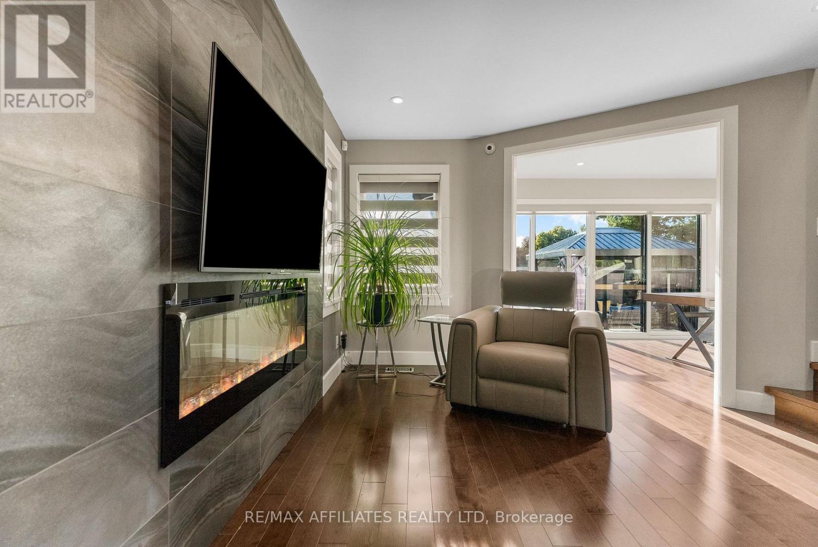 1813 Elmridge Drive, Ottawa, Ontario  K1J 6S3 - Photo 11 - X12451742