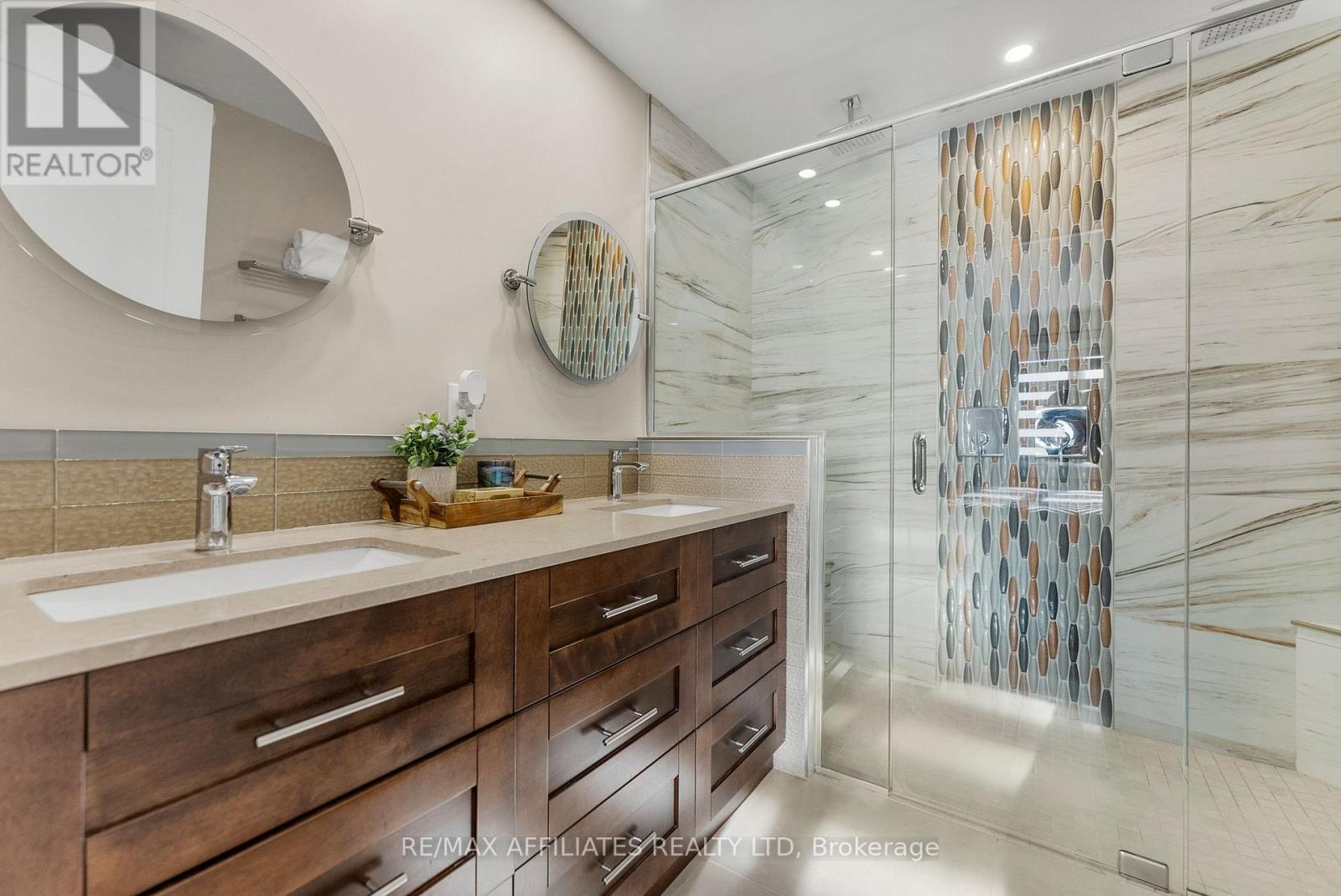 1813 Elmridge Drive, Ottawa, Ontario  K1J 6S3 - Photo 15 - X12451742