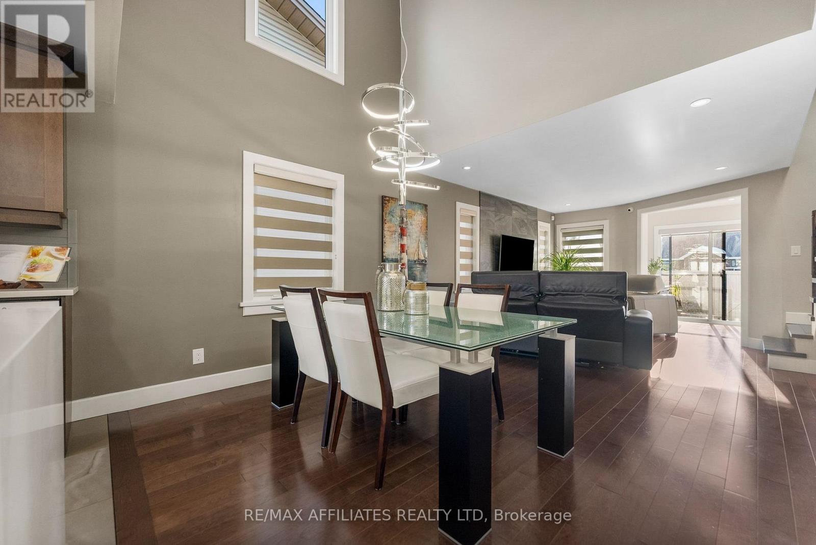 1813 Elmridge Drive, Ottawa, Ontario  K1J 6S3 - Photo 8 - X12451742