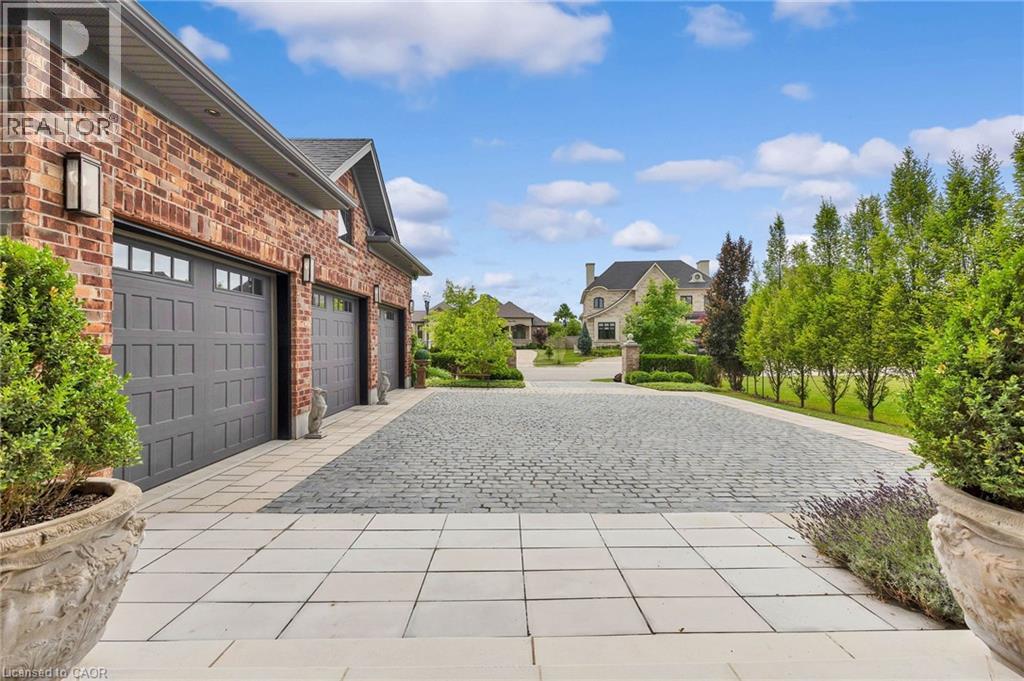 585 Regal Place, Waterloo, Ontario  N2V 2G3 - Photo 2 - 40789610