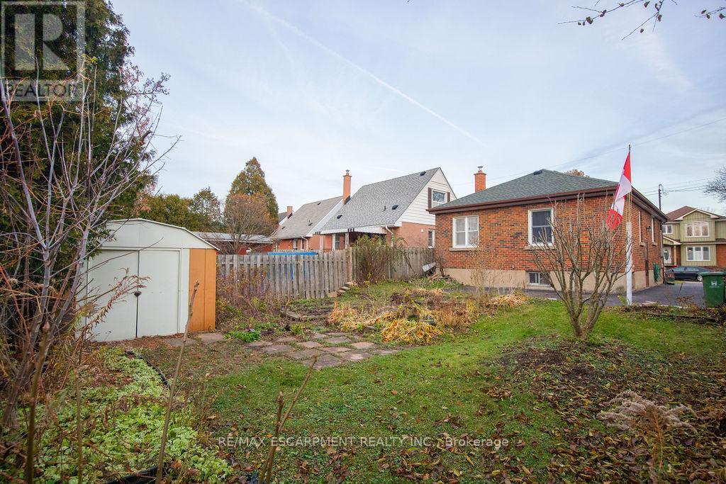 156 East 36th Street, Hamilton, Ontario  L8W 1C8 - Photo 11 - X12563148