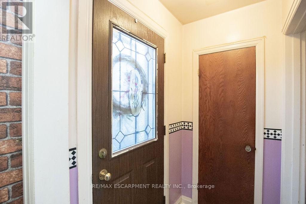 156 East 36th Street, Hamilton, Ontario  L8W 1C8 - Photo 12 - X12563148