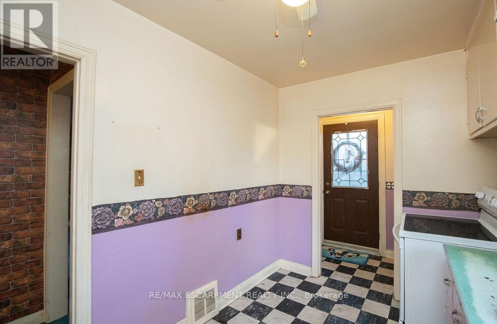 156 East 36th Street, Hamilton, Ontario  L8W 1C8 - Photo 14 - X12563148