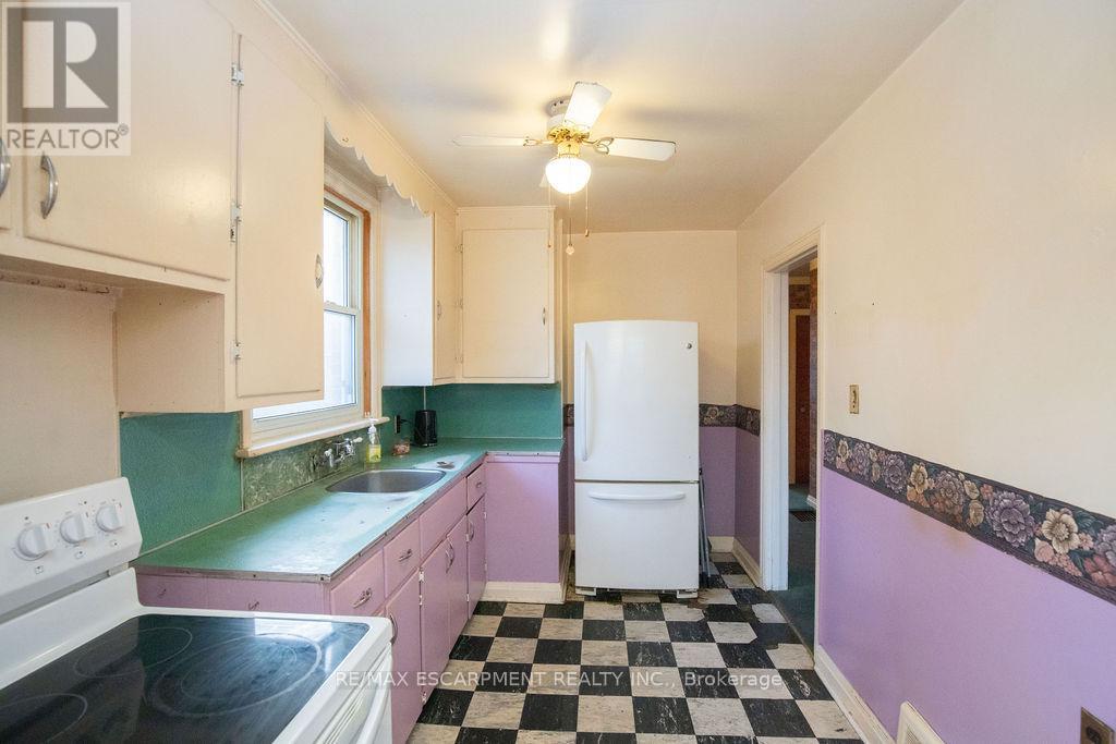 156 East 36th Street, Hamilton, Ontario  L8W 1C8 - Photo 17 - X12563148