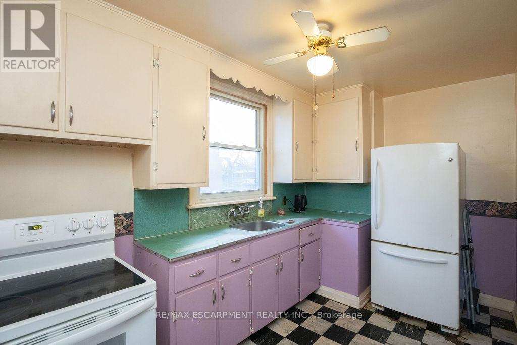 156 East 36th Street, Hamilton, Ontario  L8W 1C8 - Photo 18 - X12563148