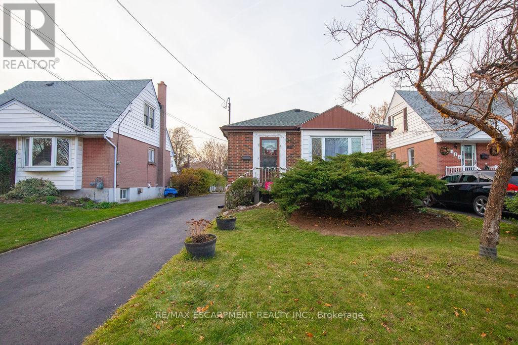 156 East 36th Street, Hamilton, Ontario  L8W 1C8 - Photo 2 - X12563148