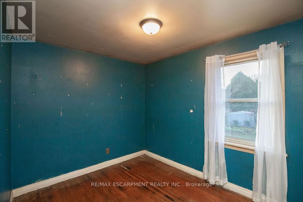 156 East 36th Street, Hamilton, Ontario  L8W 1C8 - Photo 28 - X12563148