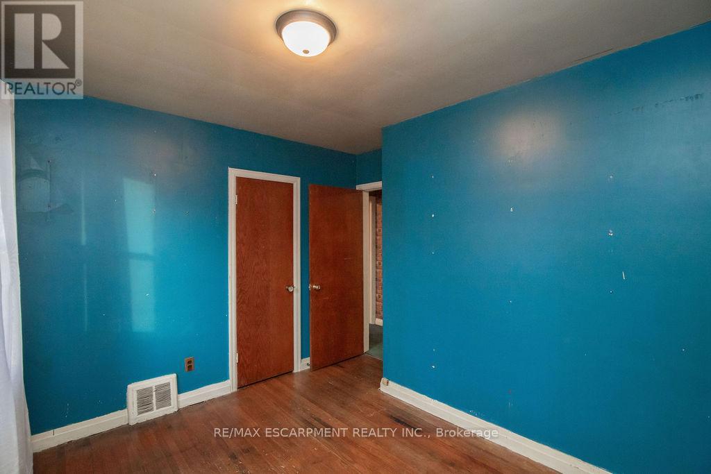 156 East 36th Street, Hamilton, Ontario  L8W 1C8 - Photo 30 - X12563148