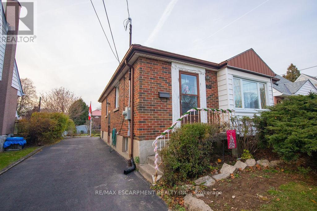 156 East 36th Street, Hamilton, Ontario  L8W 1C8 - Photo 4 - X12563148