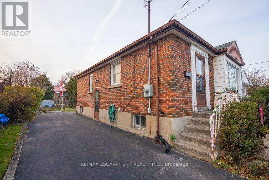 156 East 36th Street, Hamilton, Ontario  L8W 1C8 - Photo 5 - X12563148