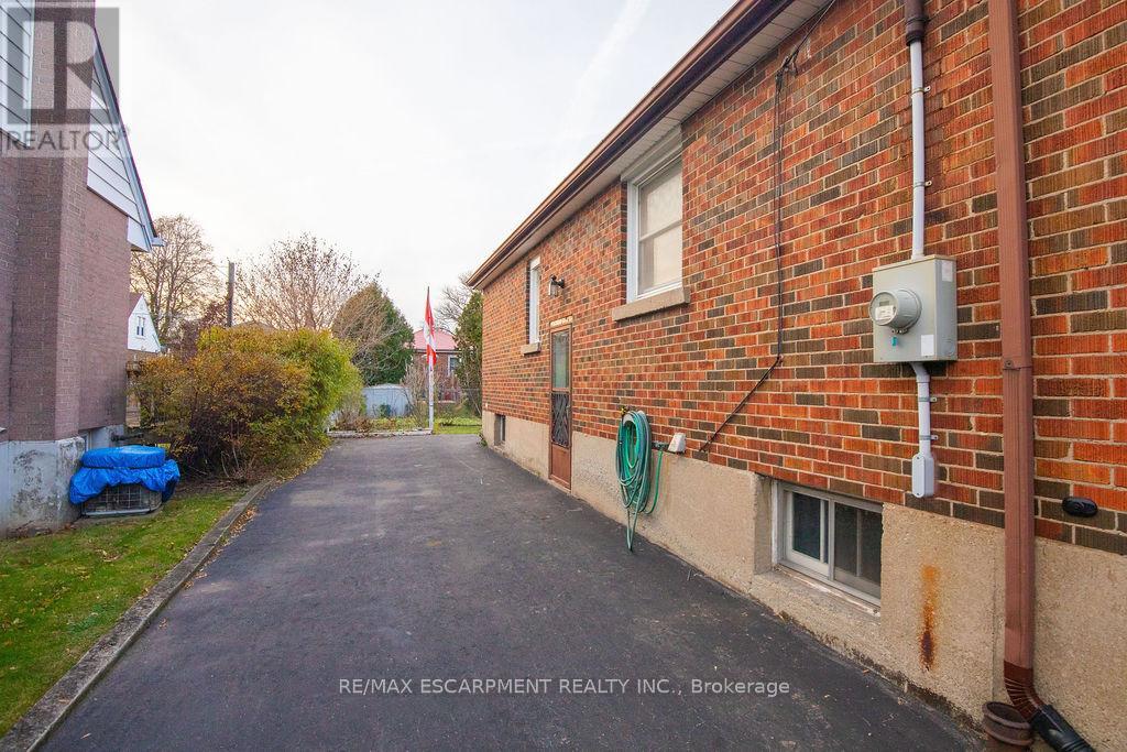 156 East 36th Street, Hamilton, Ontario  L8W 1C8 - Photo 6 - X12563148