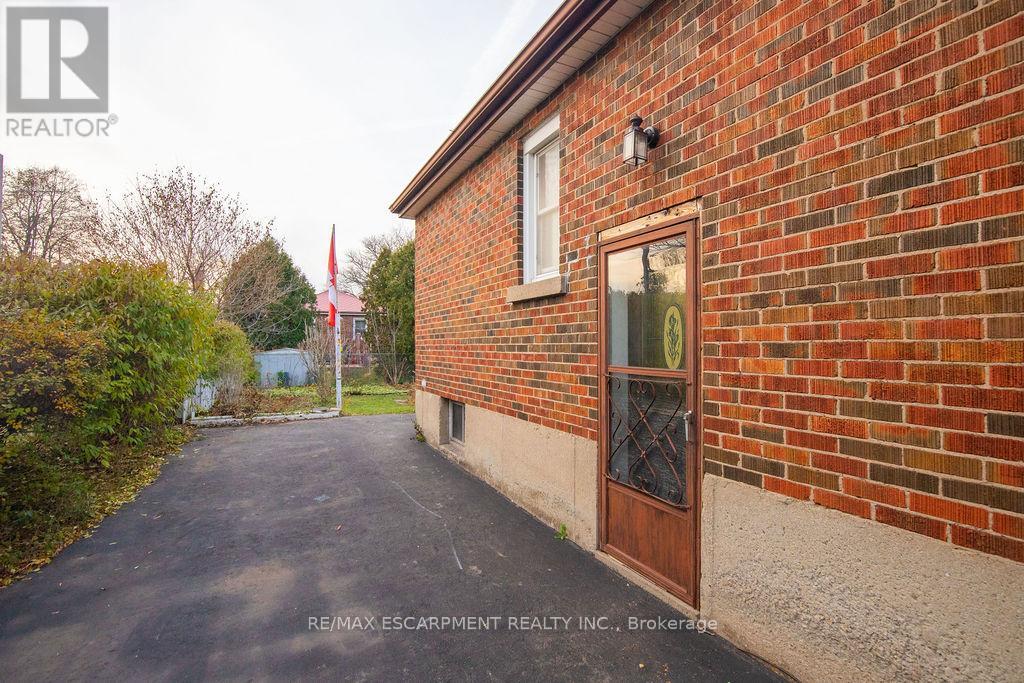 156 East 36th Street, Hamilton, Ontario  L8W 1C8 - Photo 7 - X12563148