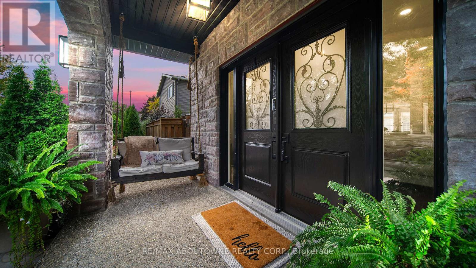 11 John Murray Street, Hamilton, Ontario  L8J 1C5 - Photo 2 - X12563168