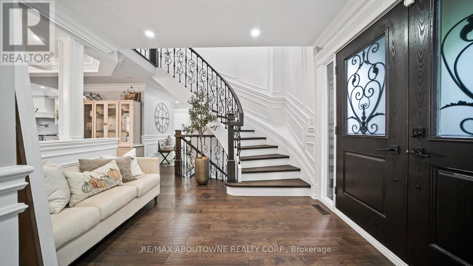 11 John Murray Street, Hamilton, Ontario  L8J 1C5 - Photo 3 - X12563168