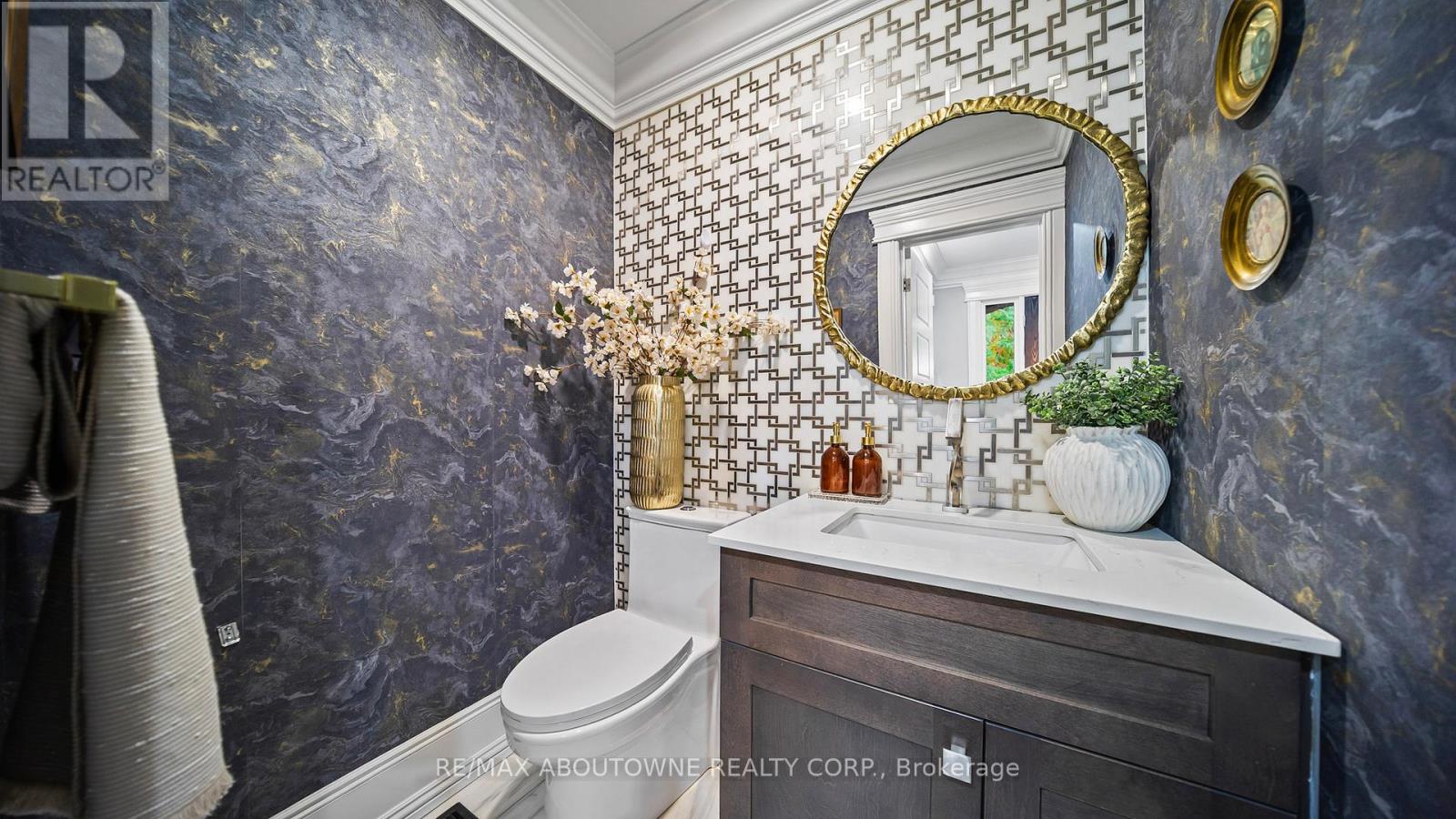 11 John Murray Street, Hamilton, Ontario  L8J 1C5 - Photo 4 - X12563168