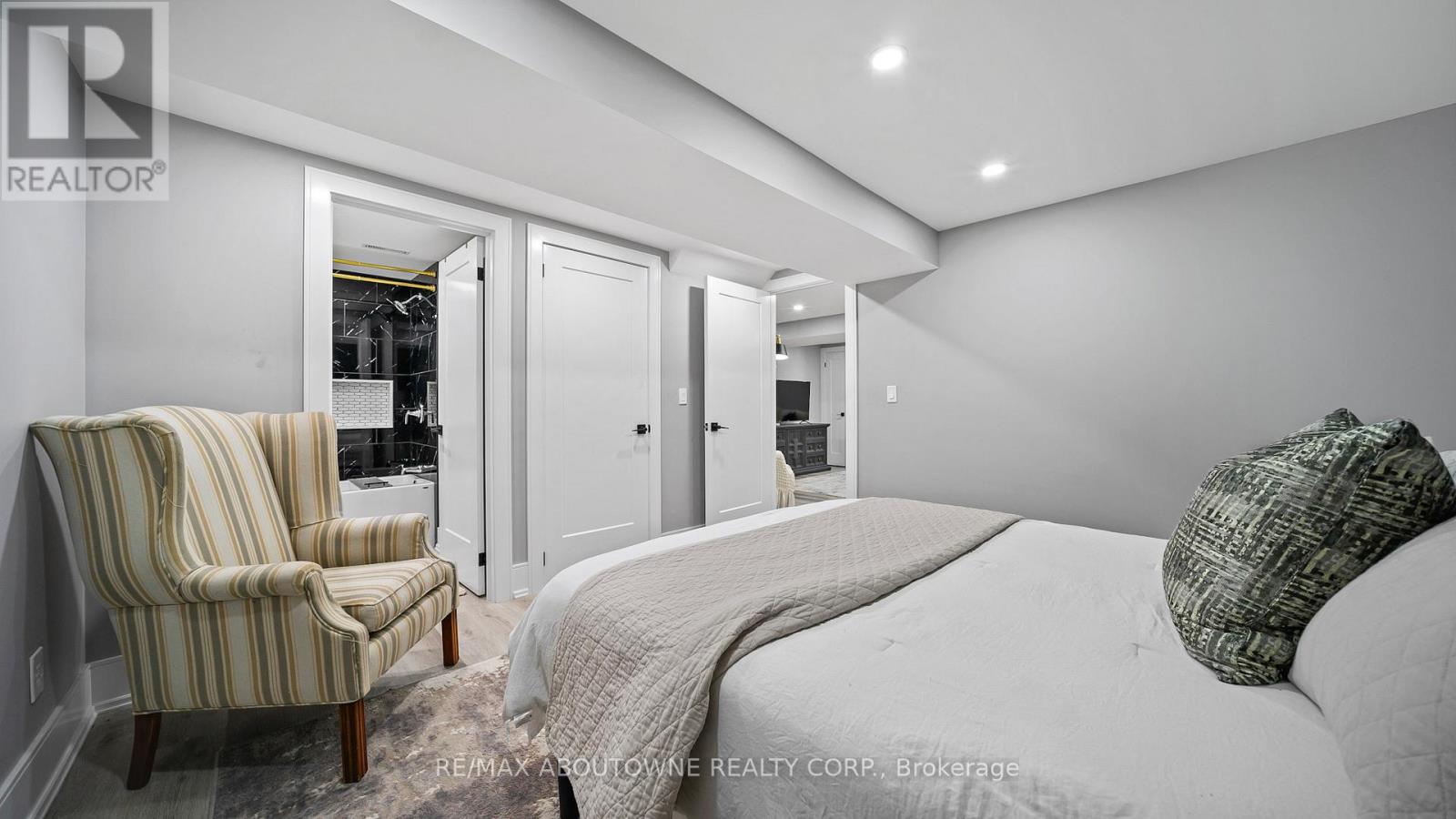 11 John Murray Street, Hamilton, Ontario  L8J 1C5 - Photo 40 - X12563168