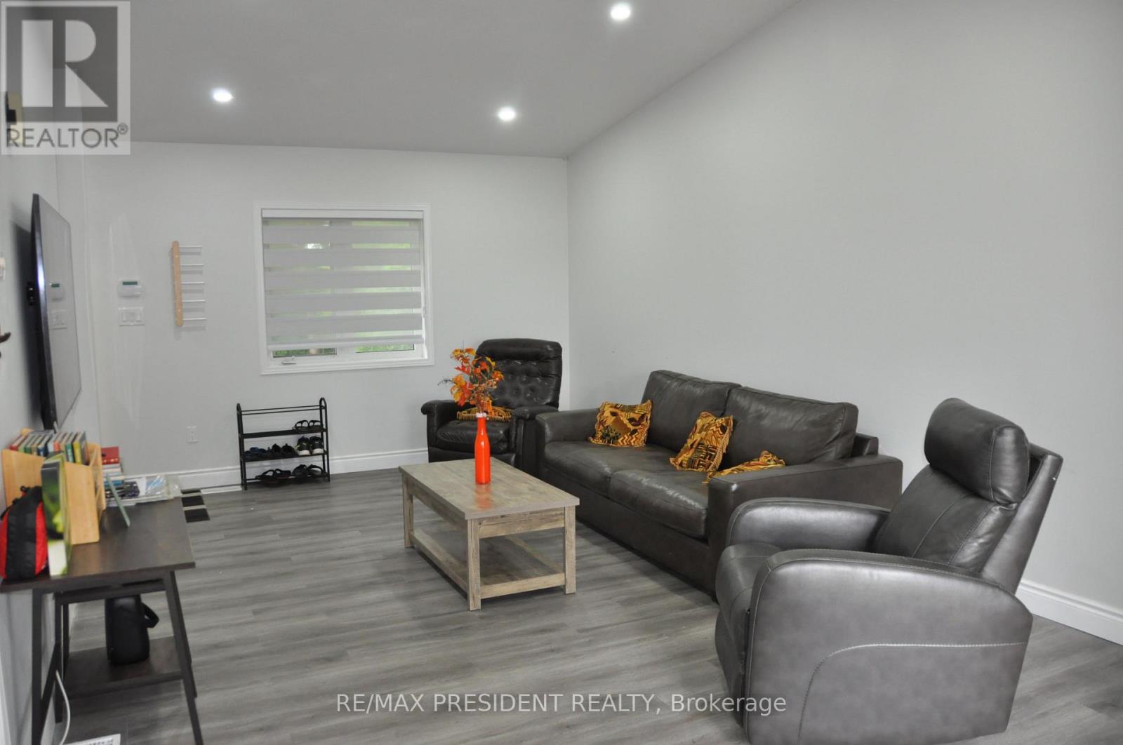 17 Cedar Bay Road, Kawartha Lakes, Ontario  L0K 1B0 - Photo 2 - X12563210