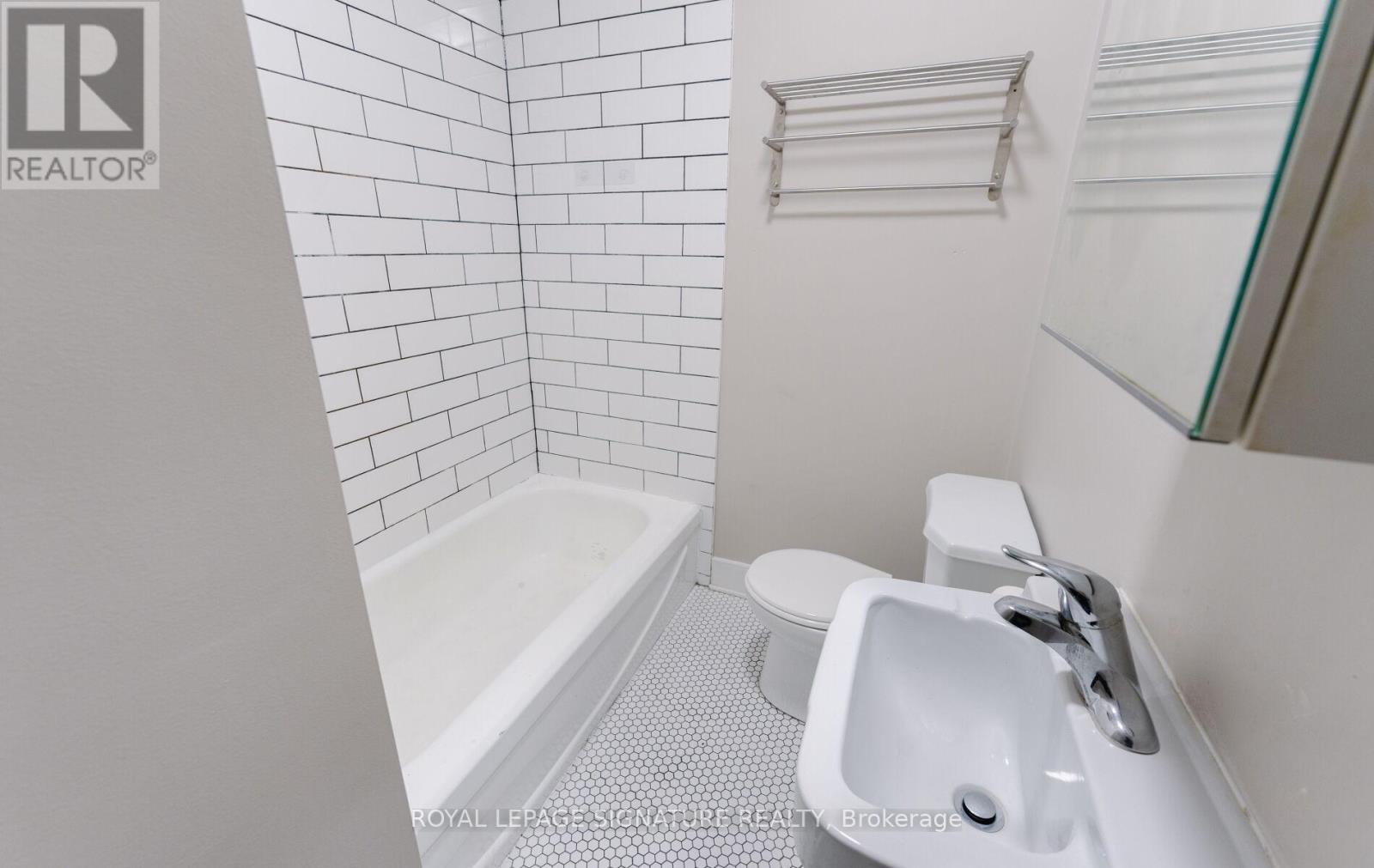 C - 2584 Yonge Street, Toronto, Ontario  M4P 2J3 - Photo 18 - C12563382