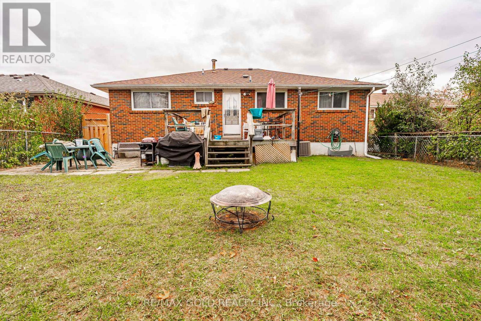 61 Deerfield Crescent, Brampton, Ontario L6T 1K8 - Photo 41 - W12562044