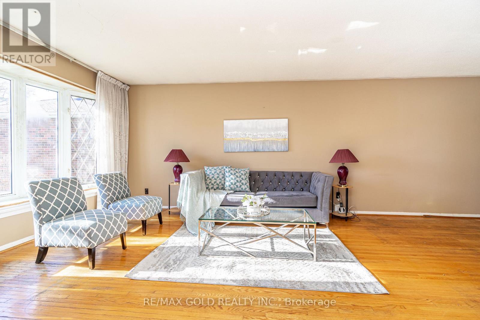 61 Deerfield Crescent, Brampton, Ontario L6T 1K8 - Photo 7 - W12562044