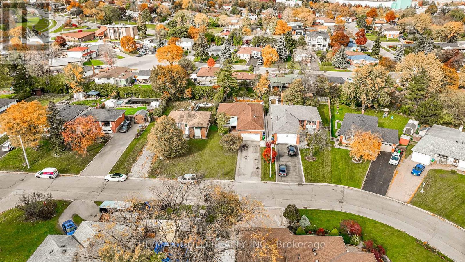 61 Deerfield Crescent, Brampton, Ontario L6T 1K8 - Photo 45 - W12562044