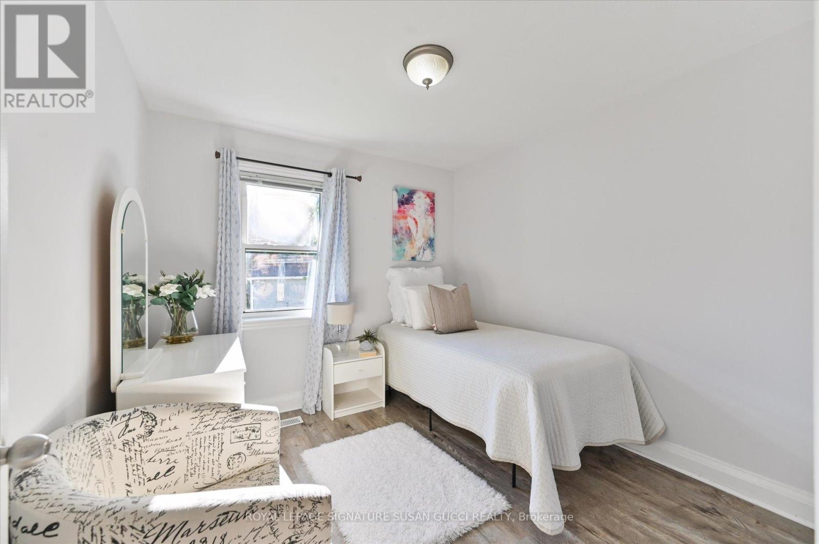 90 Meighen Avenue, Toronto, Ontario  M4B 2H7 - Photo 16 - E12563252