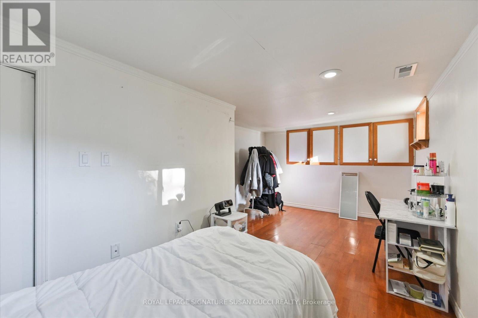 90 Meighen Avenue, Toronto, Ontario  M4B 2H7 - Photo 26 - E12563252