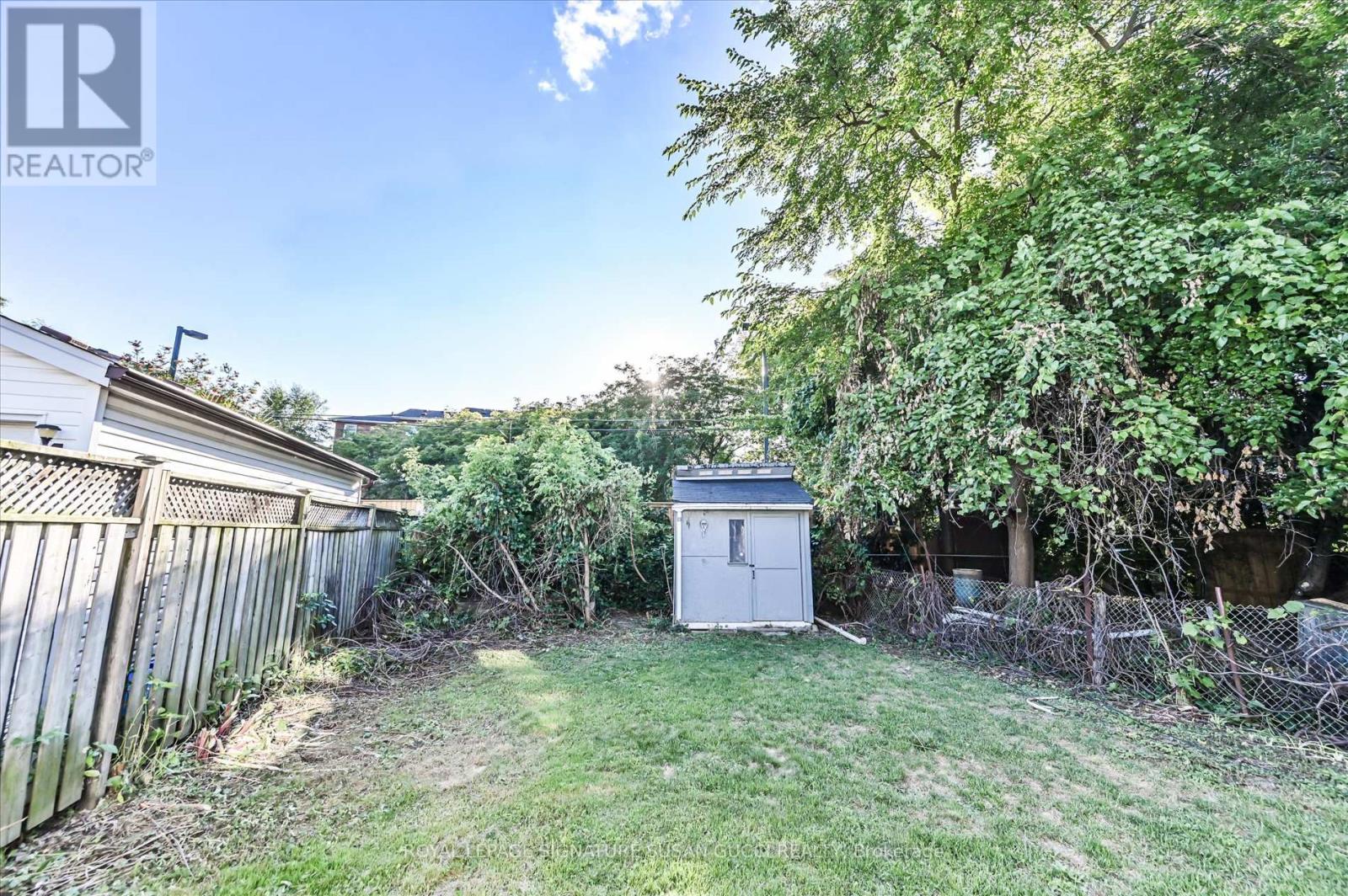 90 Meighen Avenue, Toronto, Ontario  M4B 2H7 - Photo 30 - E12563252