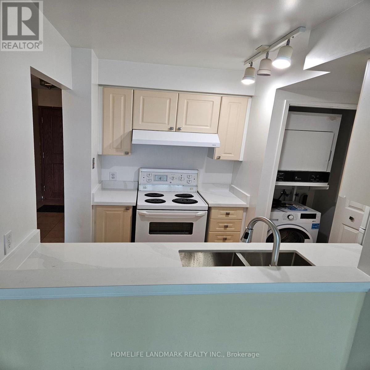 1115 - 8 Lee Centre Drive, Toronto, Ontario  M1H 3H8 - Photo 3 - E12563292