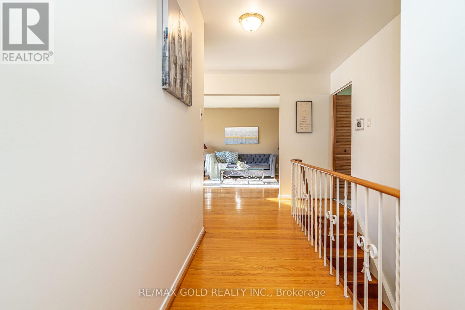 61 Deerfield Crescent, Brampton, Ontario L6T 1K8 - Photo 19 - W12562044